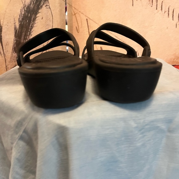 Croc Sandals - Women’s- Black slide ins-Size 8 - Picture 7 of 11